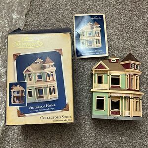 Hallmark Keepsake - Victorian Home 2005 Ornament